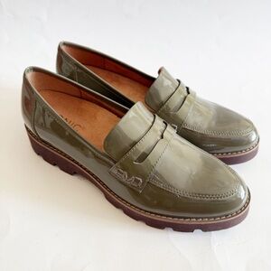 Vionic Cheryl Patent Leather Green Loafers Size 7